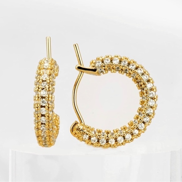 GOLD 18k Plated Rhinestone Oval Hoop Earrings - Picture 1 of 3